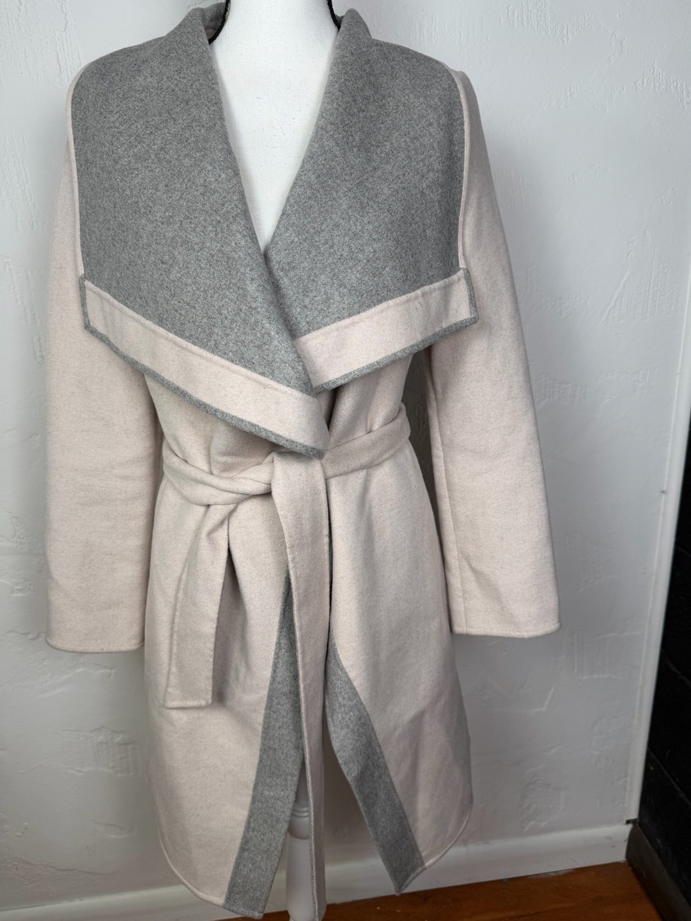 Lucky Brand Light Gray and Cream Wrap Tie Coat - Classic Style XS - Picture 2 of 16